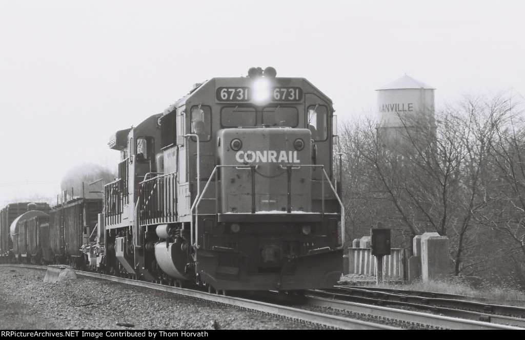 CR 6731 heads up eastbound PIOI east over the Lehigh Line